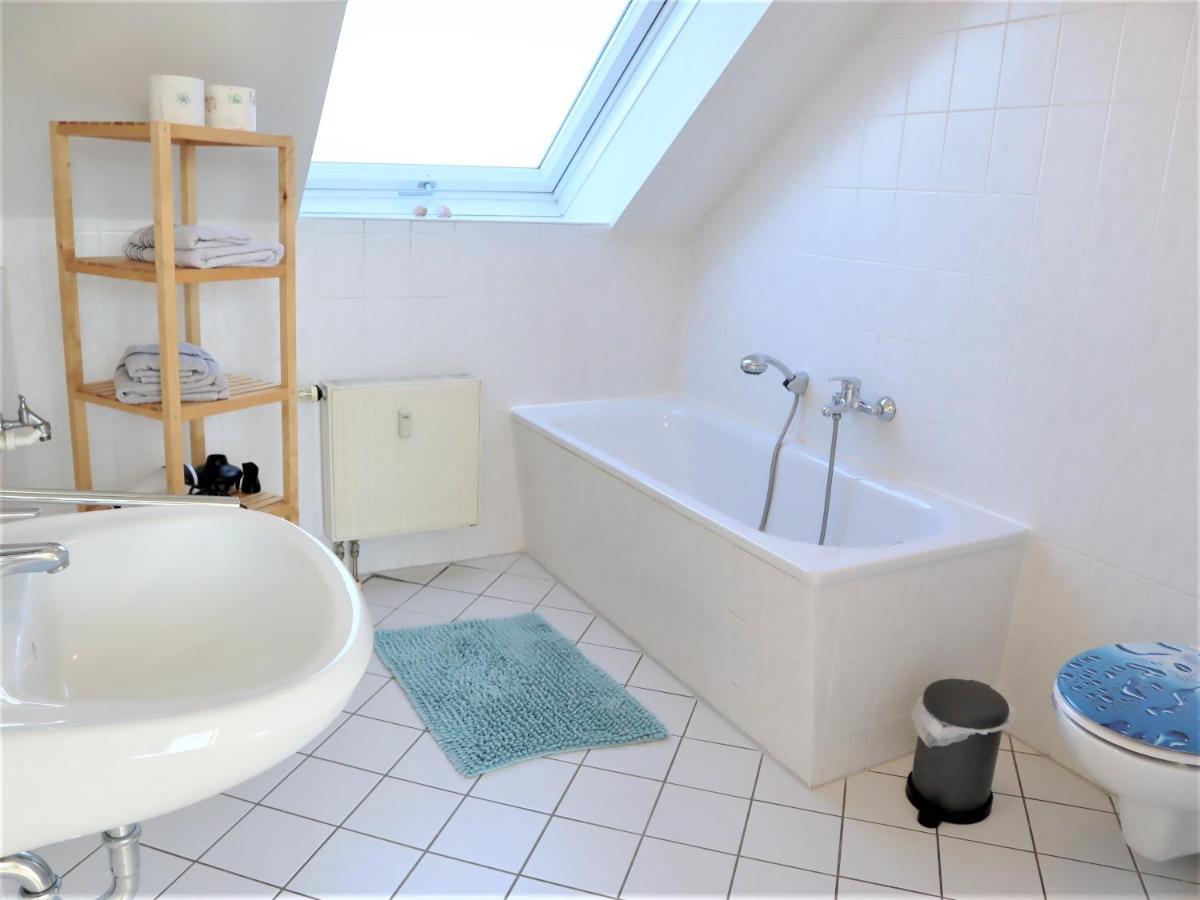 Kuschelige Dachgeschosswohnung Am Clarapark Leipzig Extérieur photo