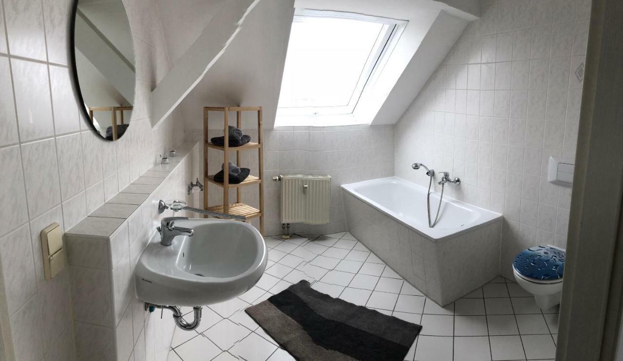 Kuschelige Dachgeschosswohnung Am Clarapark Leipzig Extérieur photo